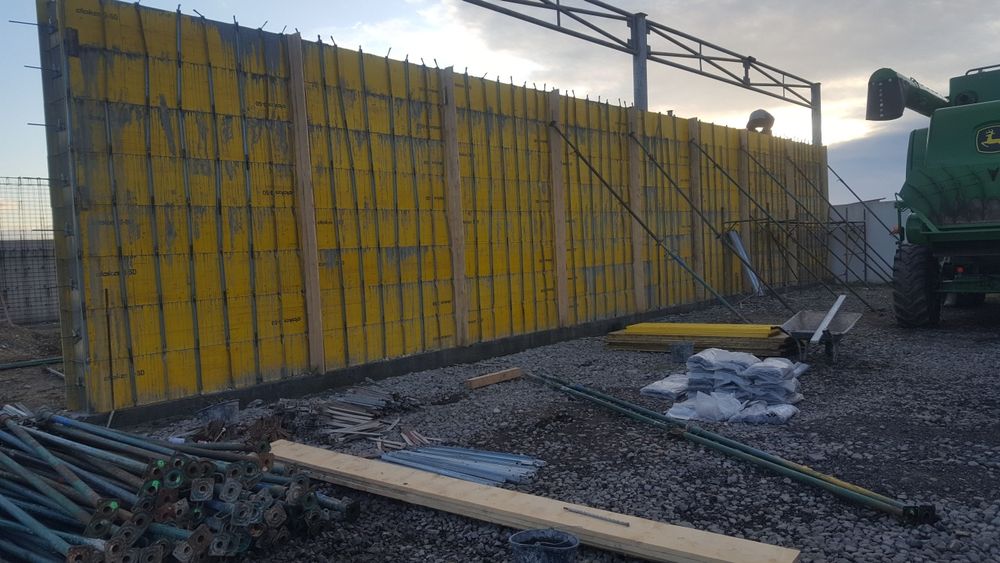 De inchiriat .Popi metalici si panouri doka