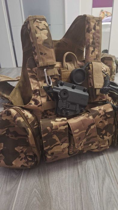 Vesta tactica Multicam noua cu holster si statie inclusa