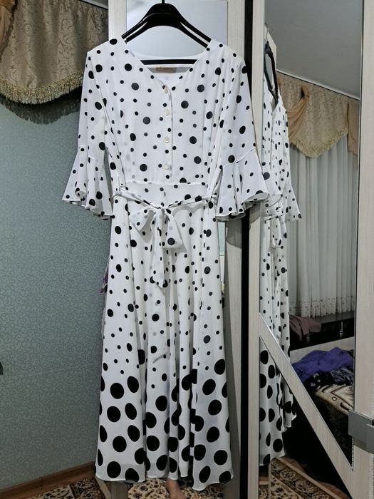 Белый гороховый платье