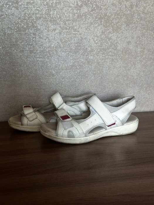 Сандали на девочку (кожа, 32 р-р)