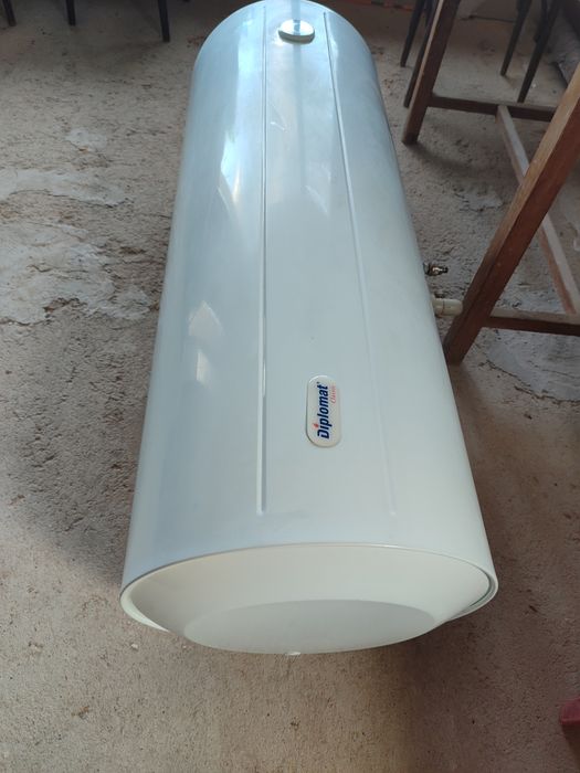 Бойлер 150 литра на 4 години -хоризонтален.,без забележки.