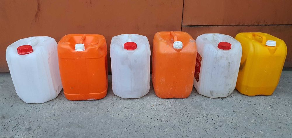 Канистры пластмассовые 5-10 литровые