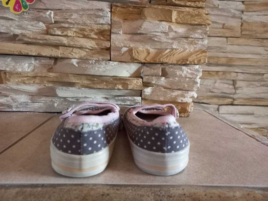 Новые  туфли  для  девочек  Angels