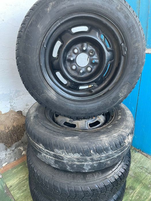 Продам комплект диском со шиной