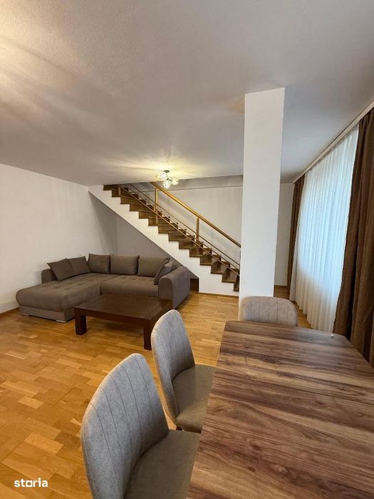 De vanzare Apartament 4 camere cu scara interioara zona Cetate-Piata.