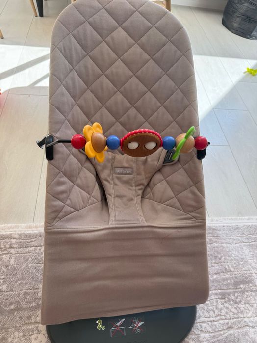 Vând balansoar Baby Bjorn
