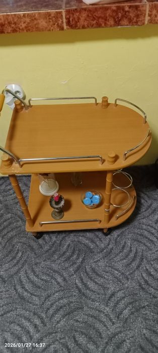 Помощна маса с колелца Bar-4