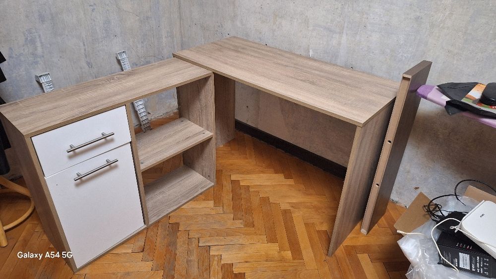 Бюро ,работно...за компютър...