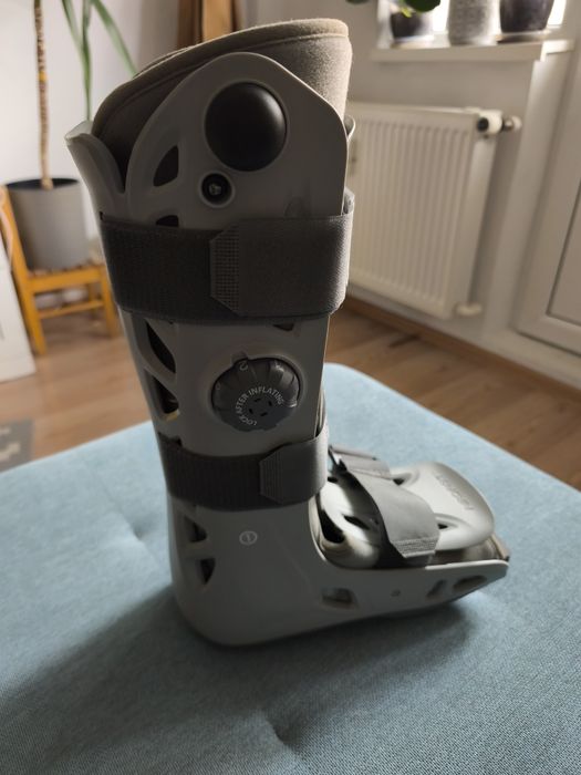 Cizma de imobilizare Aircast inalta, 43-47