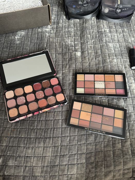 Тени для век Revolution