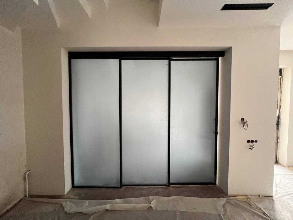 Стеклянные раздвижные Loft двери и перегородки / Душевые кабины