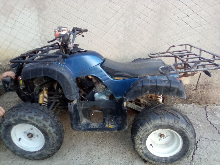 Vând  ATV stricat de  250cc