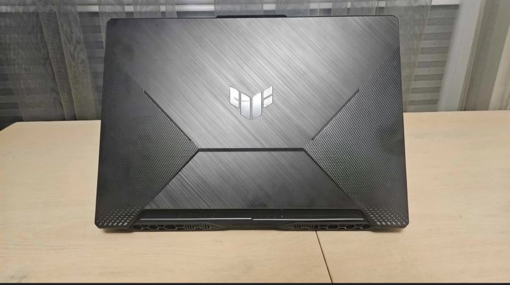 Asus tuf gaming a15 с добавени 1т и акаунт за 300лв на steam и epic