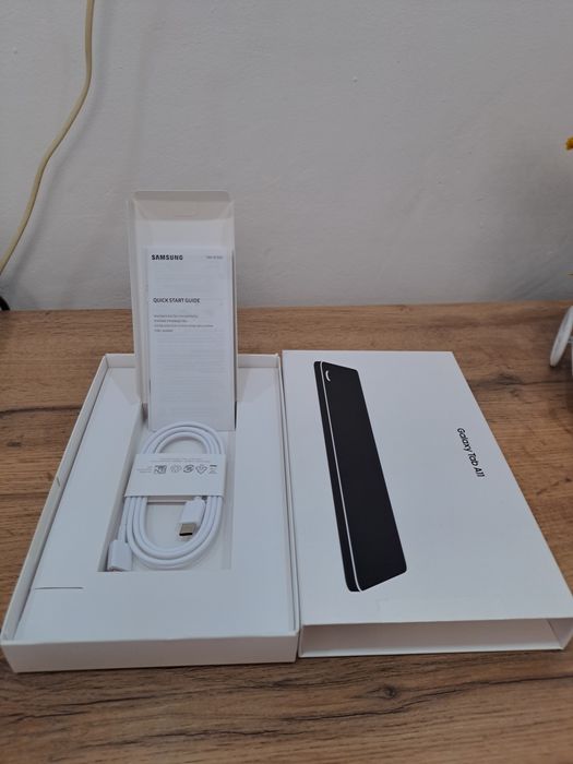 продам самсунг Таб А11 планшет торг есть