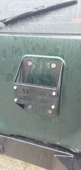 Стойка на мястото на резервната гума