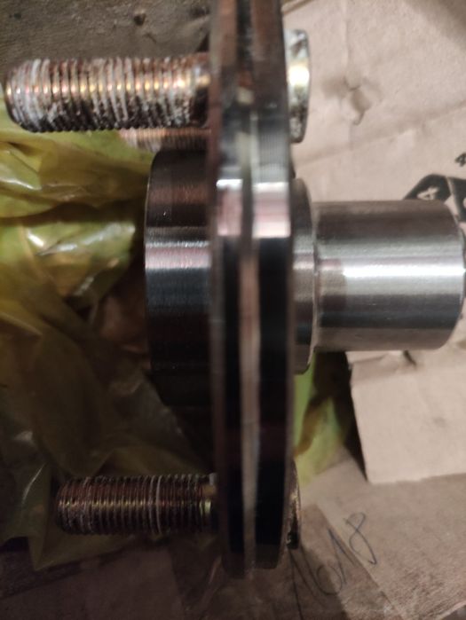 Предна главина за Мицубиши