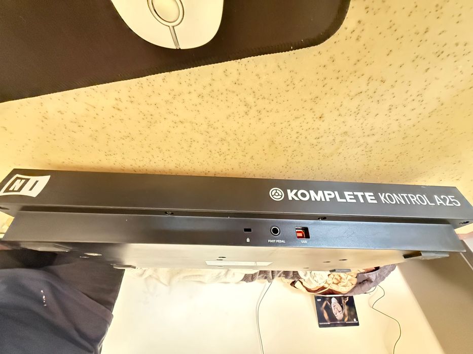 Komplete kontrol A25