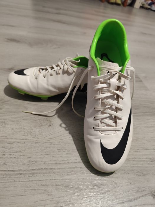 Ghete fotbal Nike mercurial