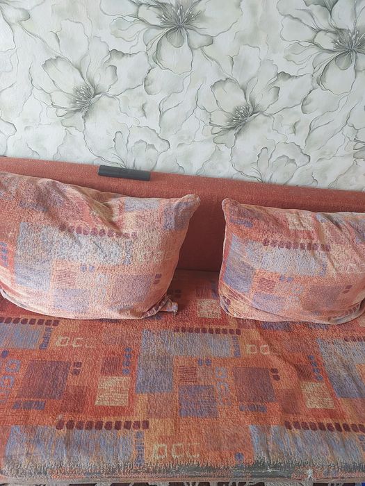 Продам диван и стулья