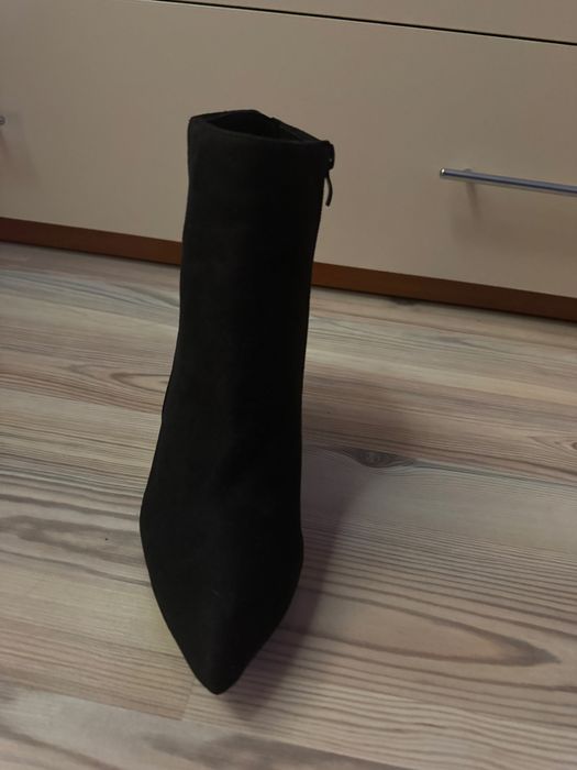 Чисто нови дамски боти