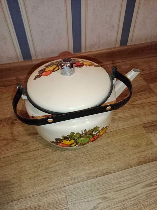 Продам чайники на 3 л в хорошем состоянии