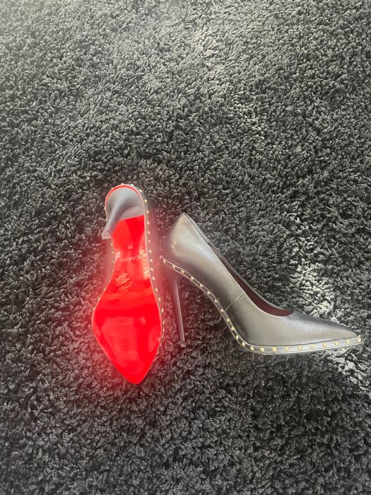 Елегантни обувки на висок ток