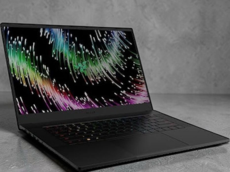 Razer Blade 15.6' 2.5K 240Hz i7-13800H 32GB DDR5 1TB NVMe Nvidia RTX 4070 8GB
