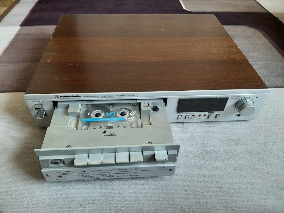 Магнетафон  касетный