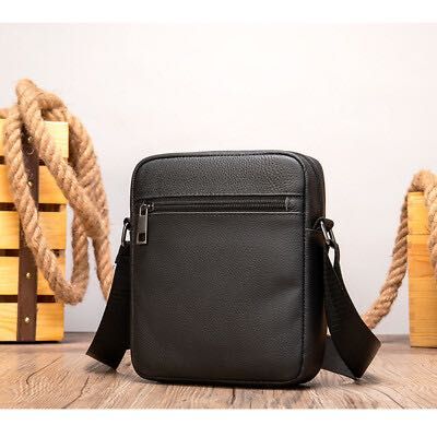 Мъжка кожена чантичка