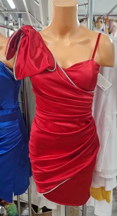 Rochie Roșie,Vând doar în Craiova