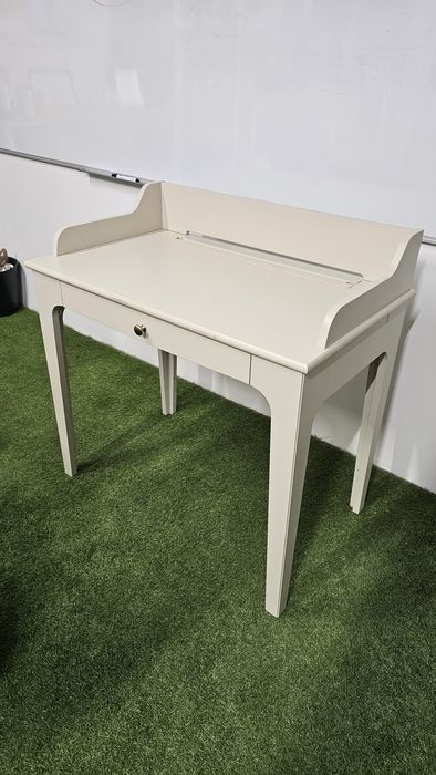 ИКЕА Бюро / Тоалетка за грим