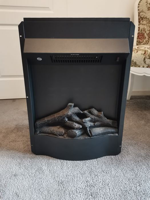 Șemineu electric cu simulator flăcări