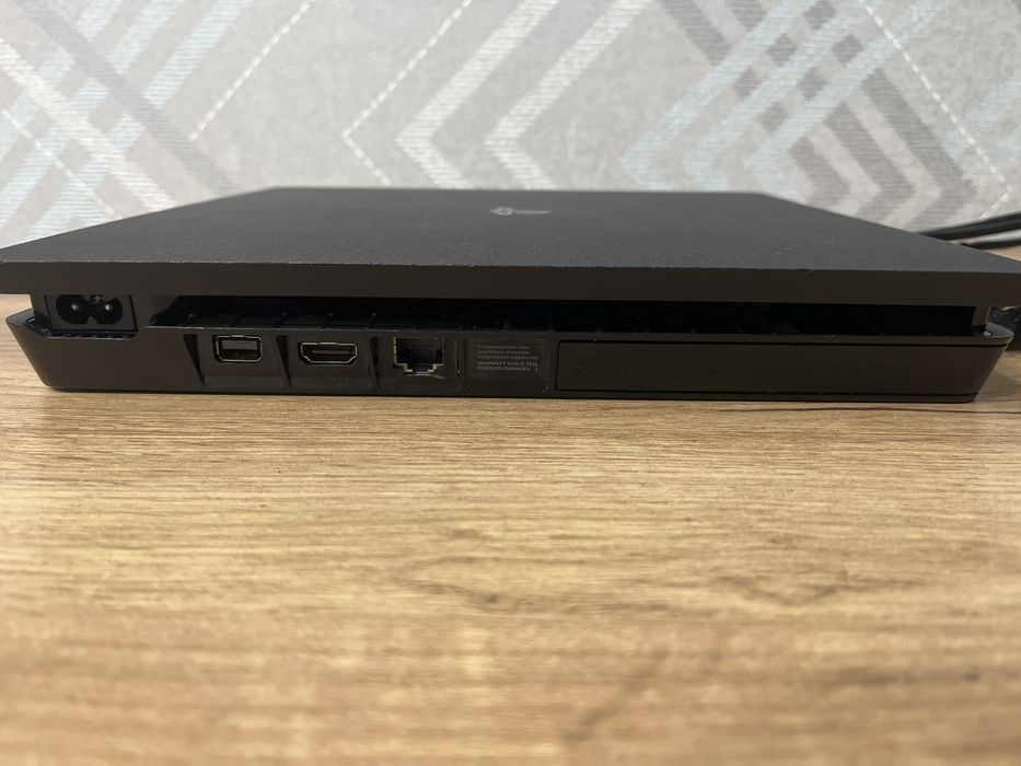 Продам пс4 слим 1TB