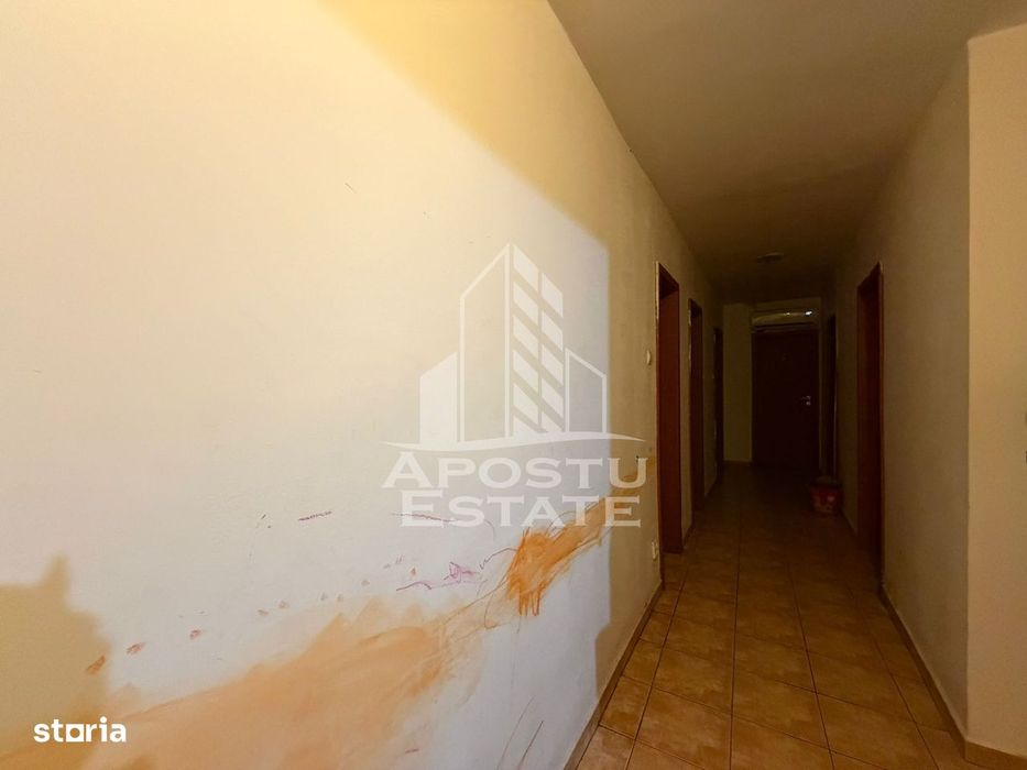 Apartament cu 5 camere, 2 bai, decomandat, centrala zona Girocului