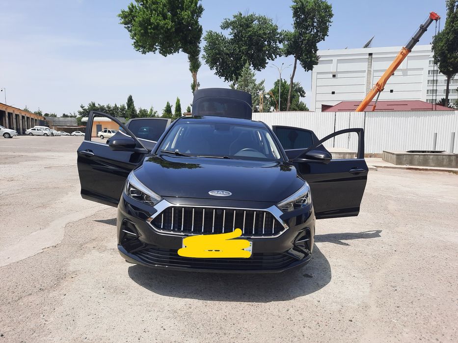 Avtomobil Jac J7