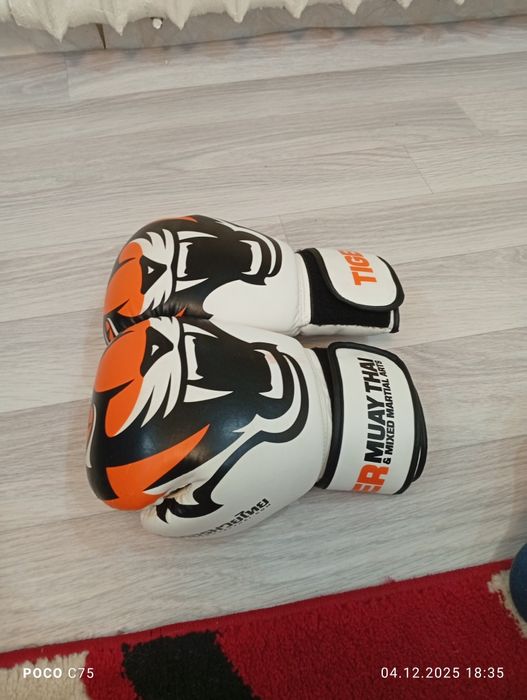 Боксёрские перчатки