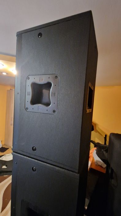 Vand coloana 2 boxe electrovoice tx1122 si subwoofer tx1181, q66 amplificator