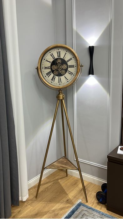 Часы на подарок, красивый декор для дома