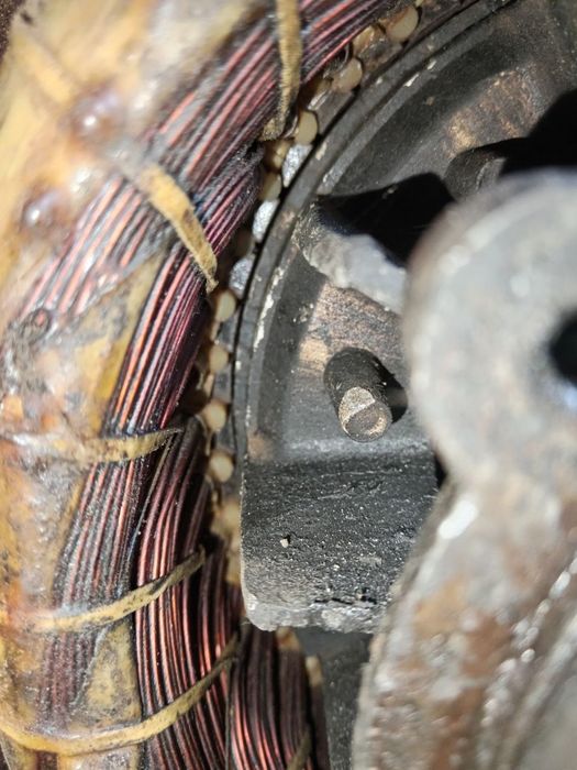 Elektro dvigatel sotiladi