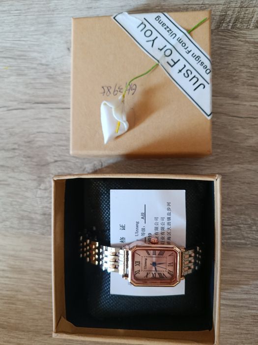 Стильные часы женские новые