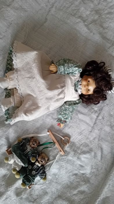 Păpușă de colecție porțelan +Decoratiune ursuleți vintage
