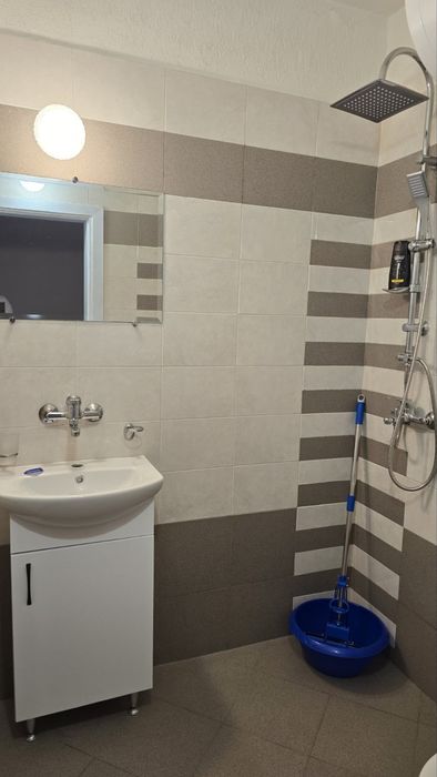 Продава обзаведен двустаен апартамент в квартал Младост 4