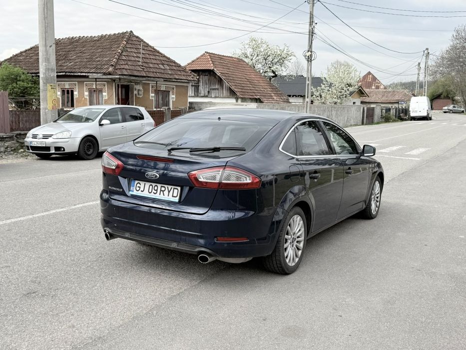 Vând sau schimb cu SUV 4x4 Ford Mondeo 2013, automata,2.0 benzina