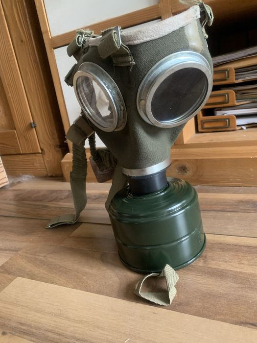 Măști de gaze militare vintage + filtre sigilate – stare excelentă
