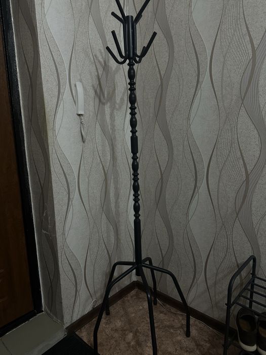 Продам вешалку для верхней одежды