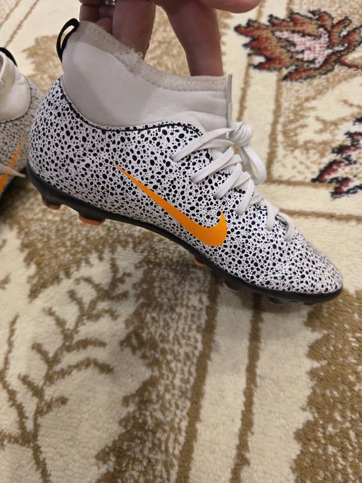 Ghete de sport Nike ( băieți), mărimea 32