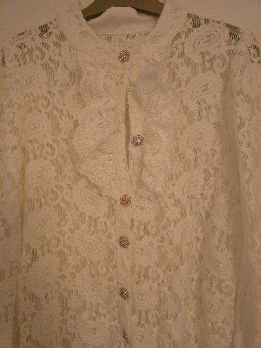 Риза  от плътна дантела