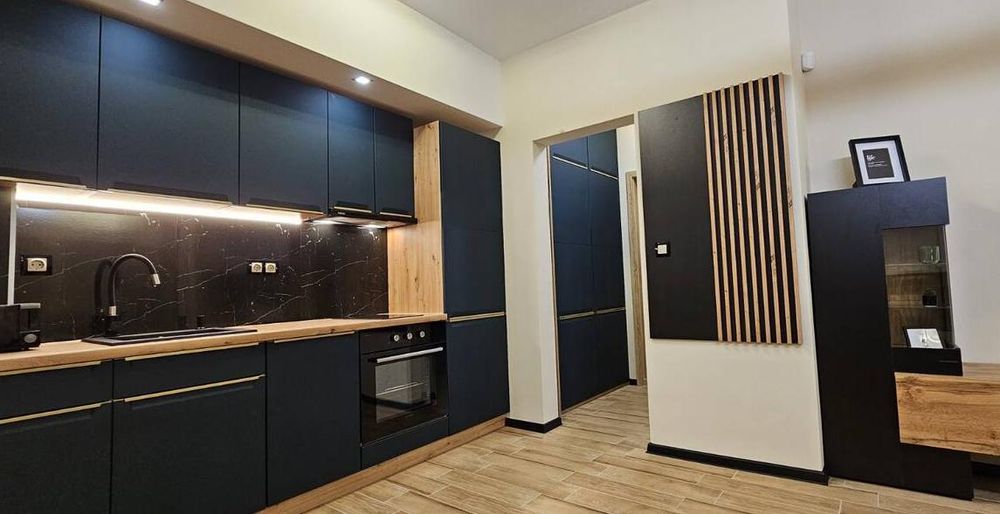 Дава се под наем Двустаен апартамент в Пловдив, Младежки Хълм - 82 кв.м за 680 € - Снимка #2