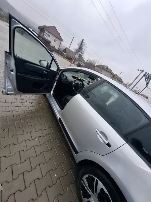 Vând sau schimb citroen c4