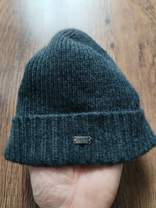 hugo boss - страхотна зимна шапка